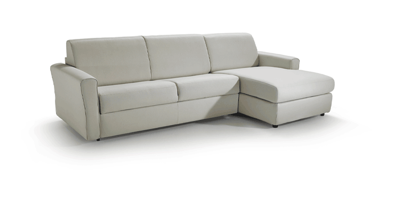 Angolare con letto (materasso 140x190x12 cm) e chaise longue contenitore, in microfibra.